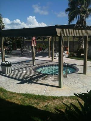 Hot tub at Gulf Shores Condos.