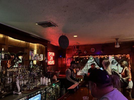 The bar got increasingly lively and crowded as the time for our vampire ghost walking tour approached