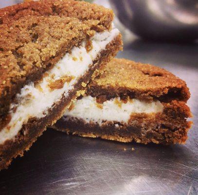 Gingersnap Cream Pie. Vegan options too!