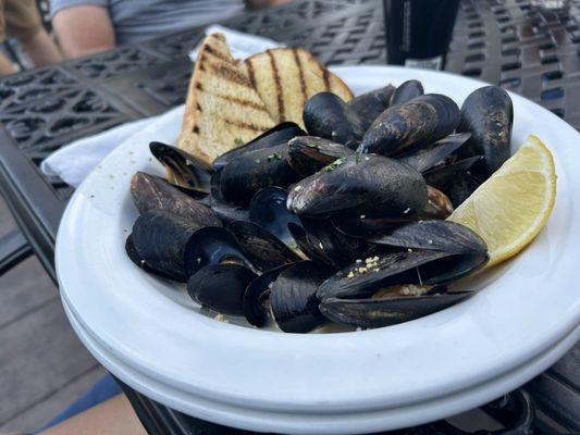 Steamed Muscles