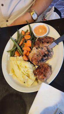 Pork tenderloin with mash potatoes and veggies