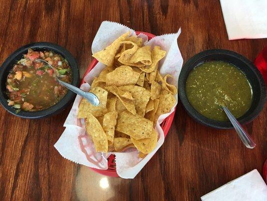 The green salsa is much milder, delicious salsa!