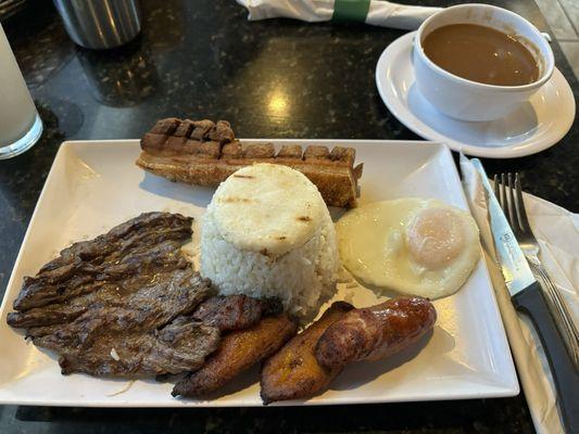 Bandeja Paisa con Carne Asada