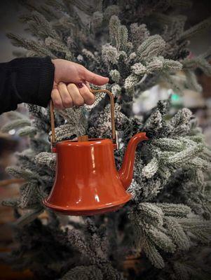 I made a woodwciked candle in a vintage kettle with my favorite scents!