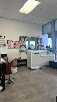 Great experience with the pedicure. Cute set up and lively. Gotta check them out.