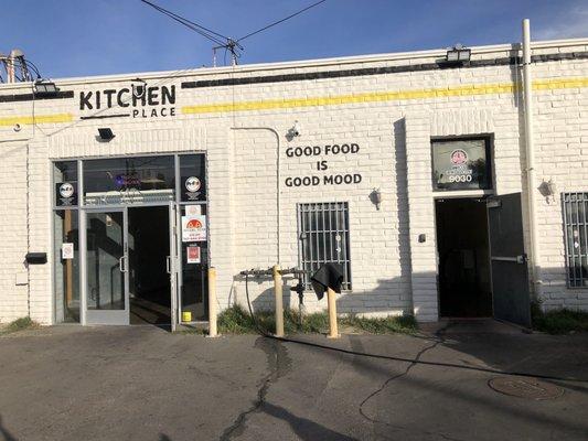 Here is their storefront off of Owensmouth in Canoga Park. They have signs to lead you back to their unit.