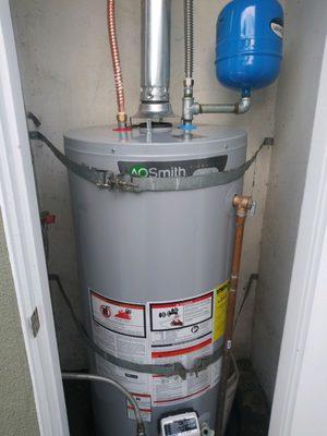 Hot Water Heater with Expansion Tank