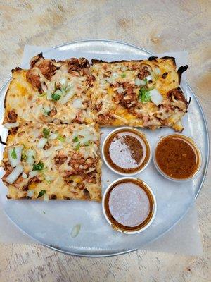 Jackfruit birria pizza