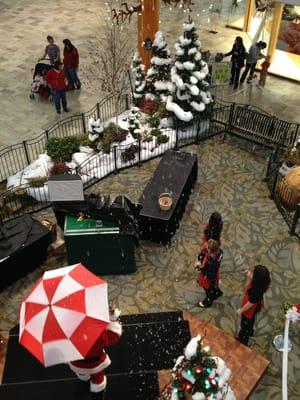 Christmas in the mall! Come see Santa!