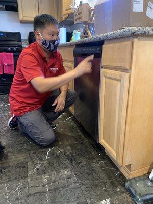 Steve testing the Frigidaire dishwasher