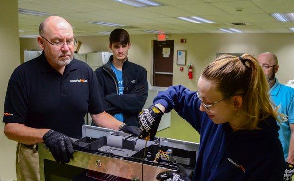 Our agents go through continual appliance training to provide the best technical advice to our customers.