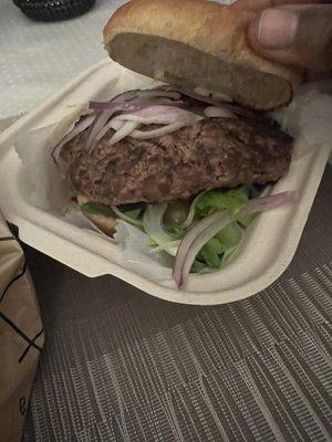 Steakburger with onions, lettuce, and sweet relish