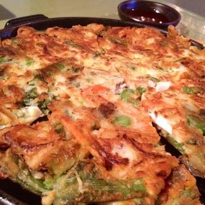 Haemul Pajeon (Korean Seafood Pancake). Yum!!