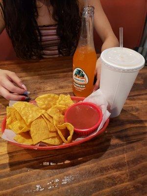 The chips and the sauce are +A the chips are still worm and sauce was not to spicy or salty.