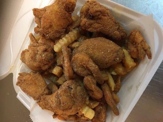 Chicken wing & shrimp  With the French fries