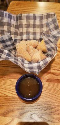 Biscuit beignets with caramel sauce