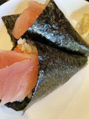 Yellowtail hand rolls