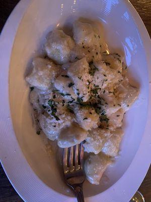 Gnocchi Al Pesto di Noci e Gorgonzola