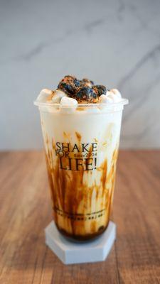 Monster latte with Burnt Marshmallows. Made with whole milk a little brown sugar drizzle and comes with golden boba