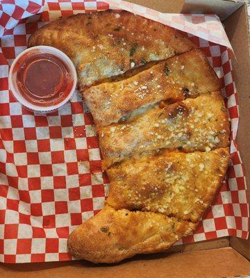 Calzone (toppings: Italian sausage, mushroom) w/ dipping sauce