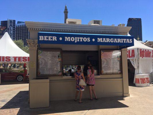 Mojito Hut right outside Cesar's Palace