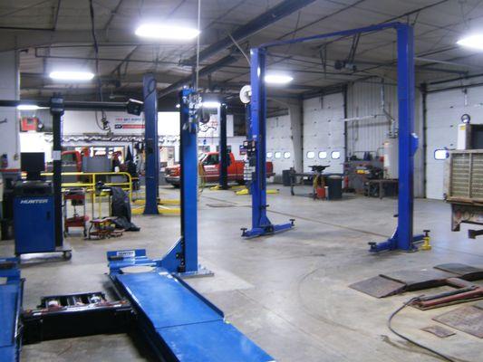 6 Service Bays with state of the art equipment