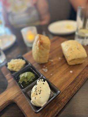 Two small logs of bread. Owner images on Yelp of the bread shows it being 3x the size. FYI