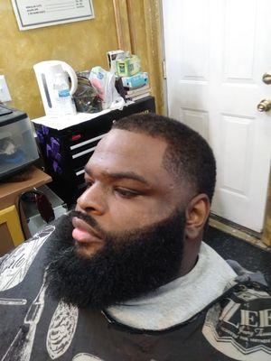 Gentlemen's Temple taper tight Beard shape up