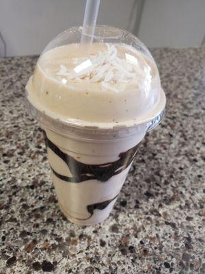 Cafe Latte shake w/Coconut