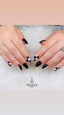 Don't these checkered nails look great!