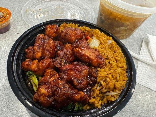 General Tso's Chicken lunch special