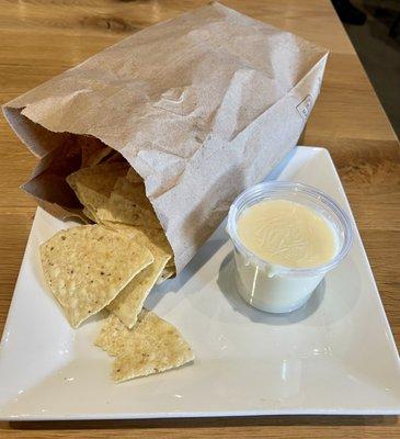 Queso & chips