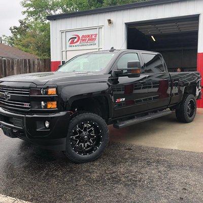 This rainy day called for a little sunshine so this Z71 scored new wheels and tires!