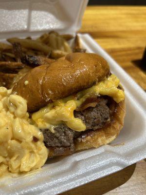 Mac'n cheese burger