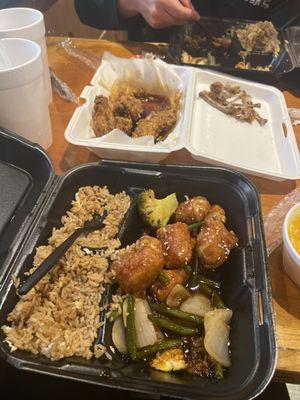 Got the Fried rice and sesame chicken from the lunch menu, and the Korean Spicy Wings. rice was cold and not flavorful at all.