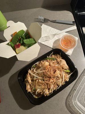 Country Style Pad Thai with chicken, Steamed Mix Vegetables