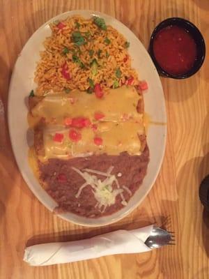 I got the beef enchiladas with queso sauce. It was delicious!