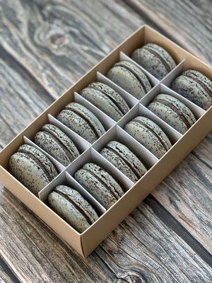 Cookies & Cream macarons