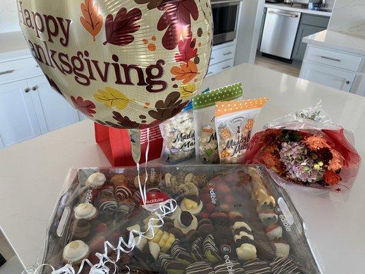 The bundle deals at Edible Arrangements are amazing and so beautiful!