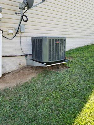 4 ton Trane air conditioner condenser.