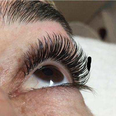 Classic Lashes by Alexandra Briand Caiola