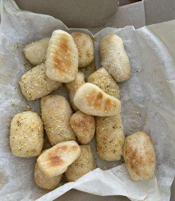 Garlic parm bread bites $5