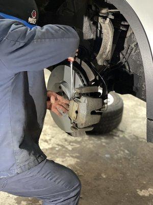 New Brake Pads installation 2015 BMW X5, Turbo Diesel