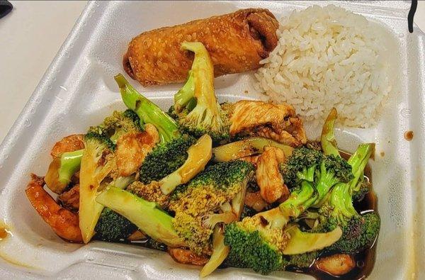 Chicken and shrimp with broccoli