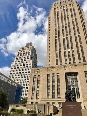 This 1936-1937 landmark was built on a hill that made it rise higher than any other building west of the Mississippi