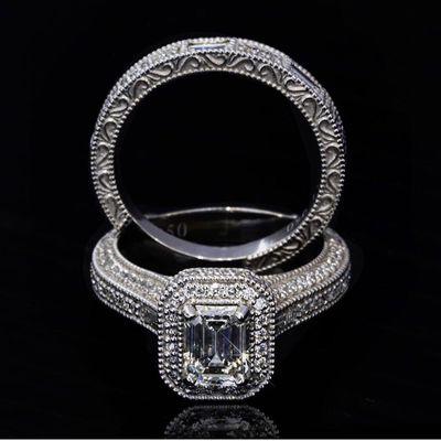 Emerald diamond wedding ring set