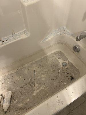 trash and dirt in the tub. Didn't care to put plastic down to protect the tub