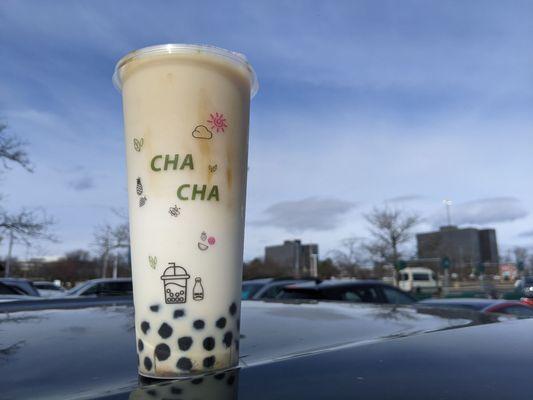 White peach oolong tea latte with boba