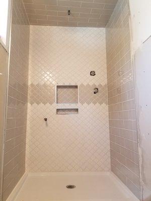 Mesh Mounted Ceramic tile with Subway and Double niche Metal schluter edging