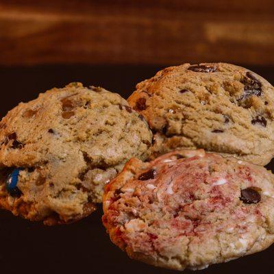 Cookies
Chocolate Chip, White Chocolate Macadamia Nut, Snickerdoodle, or Oatmeal Raisin.